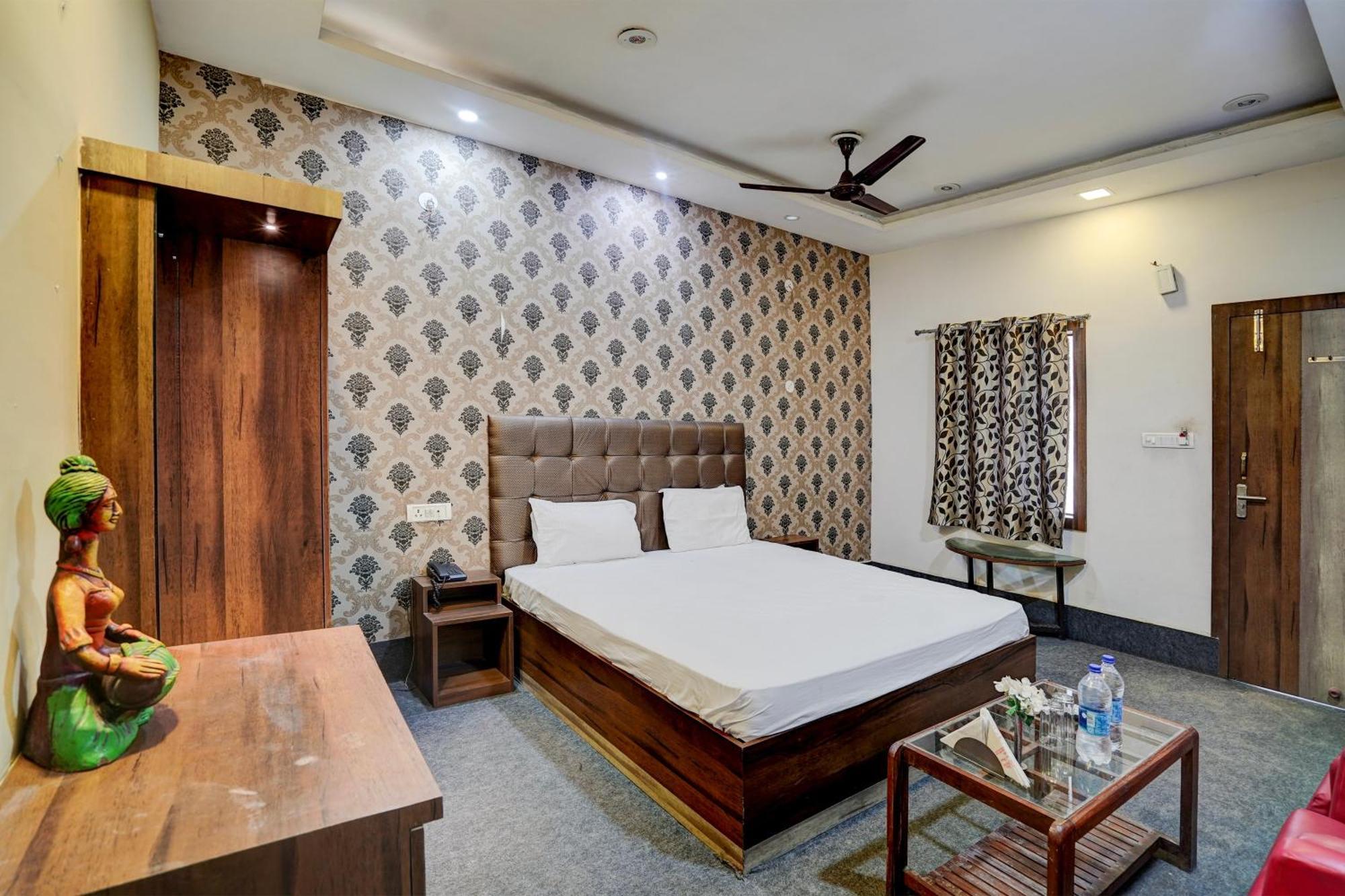 Hotel O Shyam Utsav Mirzapur Bagian luar foto