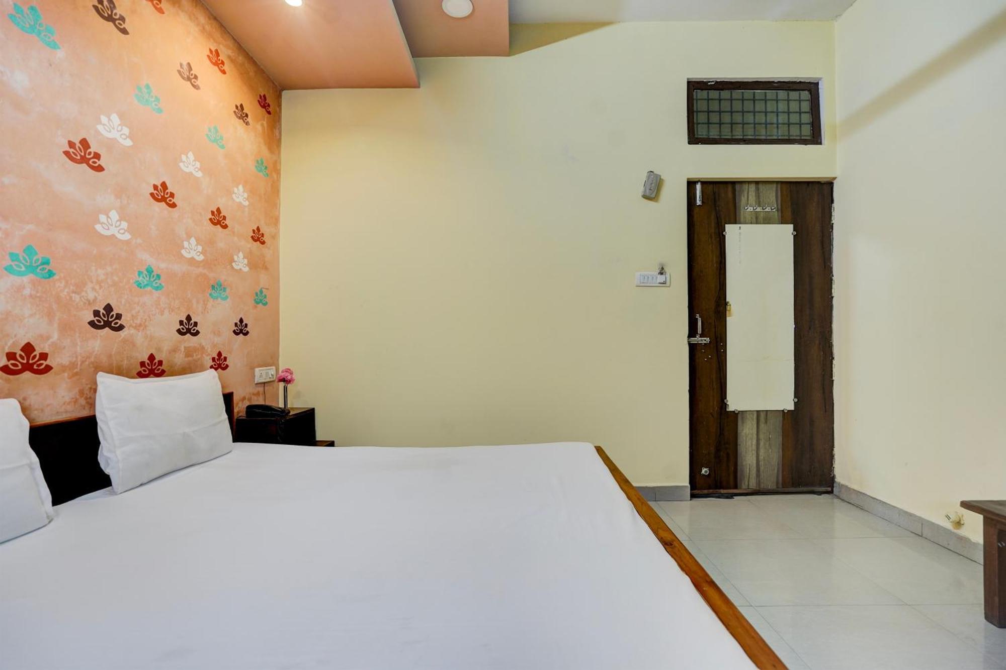 Hotel O Shyam Utsav Mirzapur Bagian luar foto