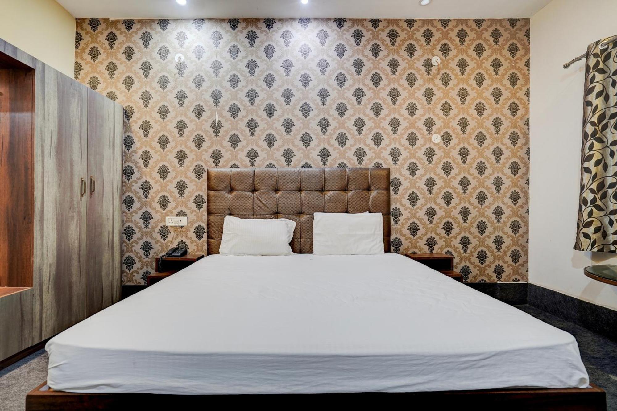 Hotel O Shyam Utsav Mirzapur Bagian luar foto